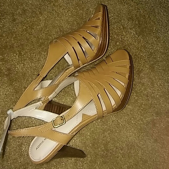 Adrienne vittadini brown heels - Picture 3 of 3